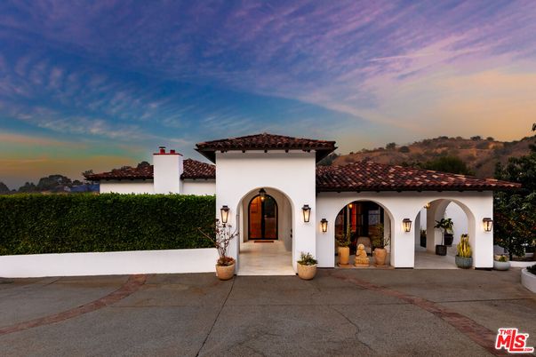 Exterior, Facade, Spanish Mediterranean