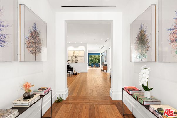 Interior, Piano, Recessed Lighting, Wood Texture Flooring