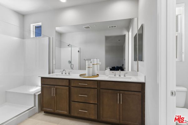 Bathroom, Dual Sink Vanities, Interior, Recessed Lighting