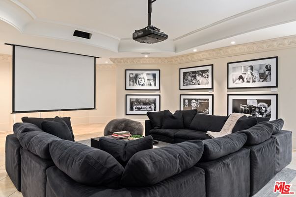 Interior, Living room, Projection Screen, Recessed Lighting, Theatre Room