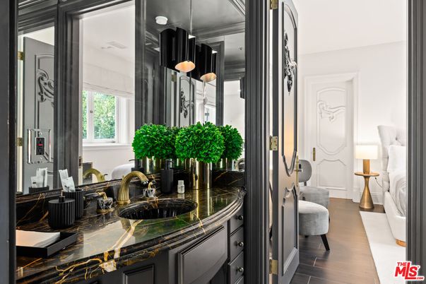 Bathroom, Interior, Pendant Lights, Wood Texture Flooring
