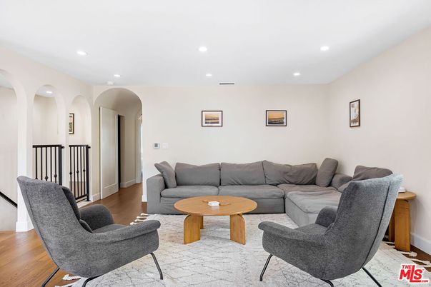 Interior, Living room, Recessed Lighting, Wood Texture Flooring