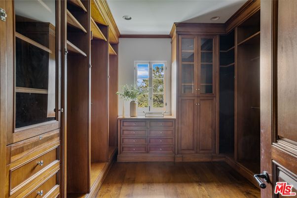 Interior, Recessed Lighting, Walk-in Closets, Wood Texture Flooring