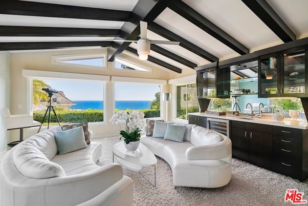 Interior, Living room, Water