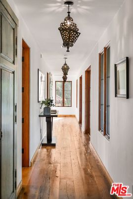 Interior, Pendant Lights, Wood Texture Flooring