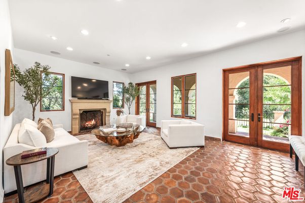 Fireplace, Interior, Living room, Recessed Lighting