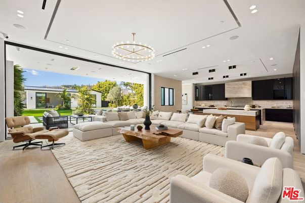 Chandelier, Interior, Kitchen, Living room, Pendant Lights, Recessed Lighting, Wood Texture Flooring