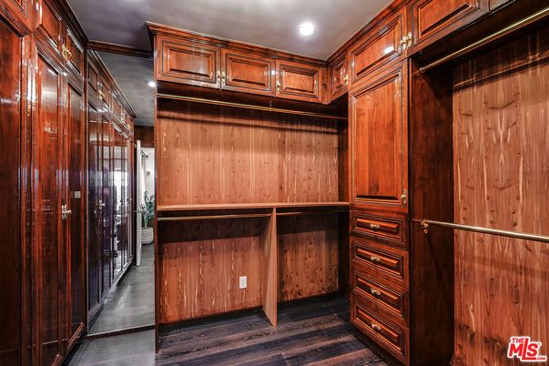 Interior, Recessed Lighting, Walk-in Closets, Wood Texture Flooring