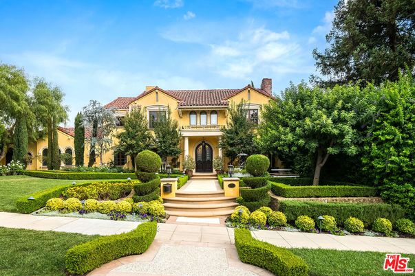 Backyard, Exterior, Facade, French Provincial