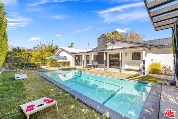 Exterior, Pool