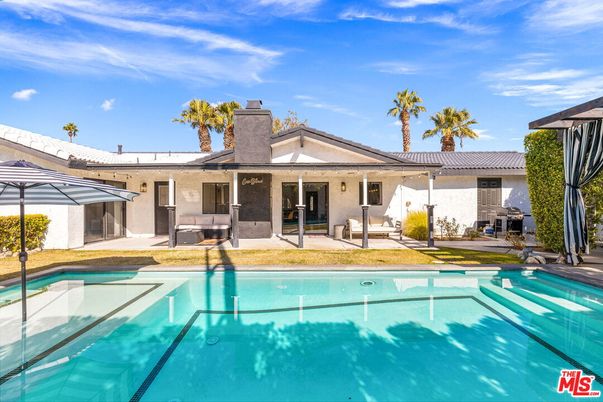 Exterior, Pool
