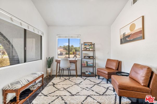 Home Office, Interior