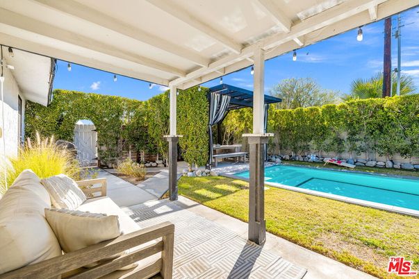 Exterior, Pool