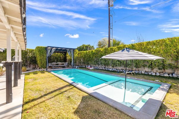 Exterior, Pool