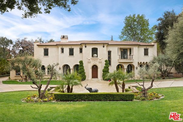 Backyard, Exterior, Facade, Mediterranean