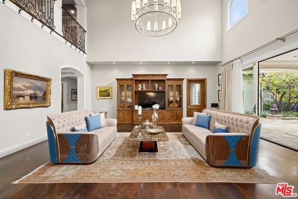 Interior, Living room, Pendant Lights, Recessed Lighting, Wood Texture Flooring