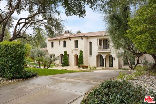 Backyard, Exterior, Facade, Mediterranean