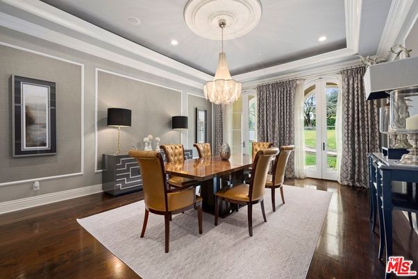 Chandelier, Dining room, Interior, Recessed Lighting, Wood Texture Flooring