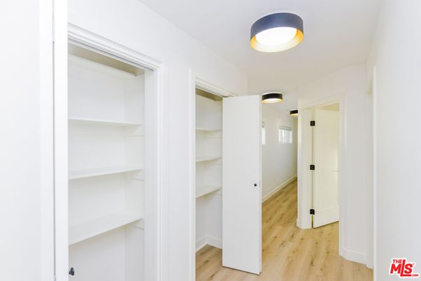 Interior, Walk-in Closets, Wood Texture Flooring