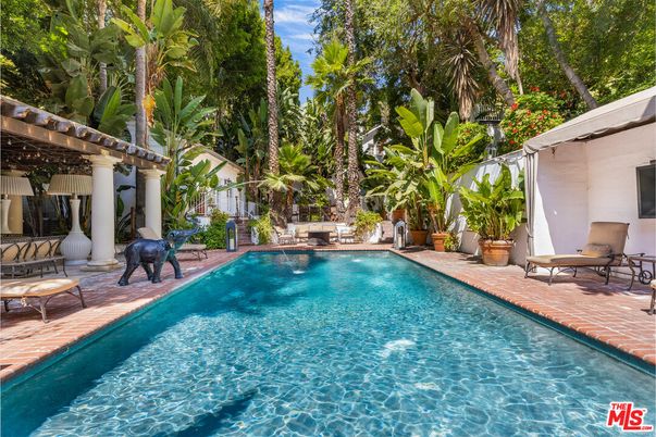 Exterior, Pool
