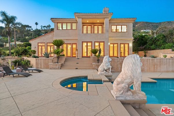 Exterior, Pool