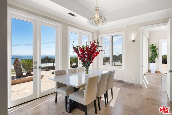 Dining room, Interior, Pendant Lights, Water