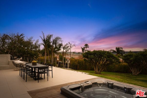Exterior, Hot Tub