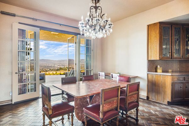 Chandelier, Dining room, Interior