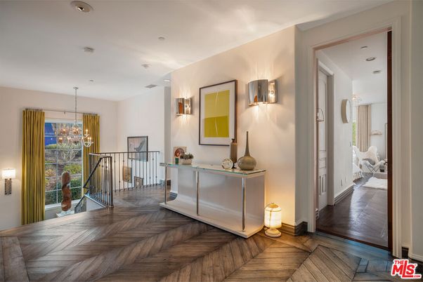 Chandelier, Interior, Recessed Lighting, Wood Texture Flooring