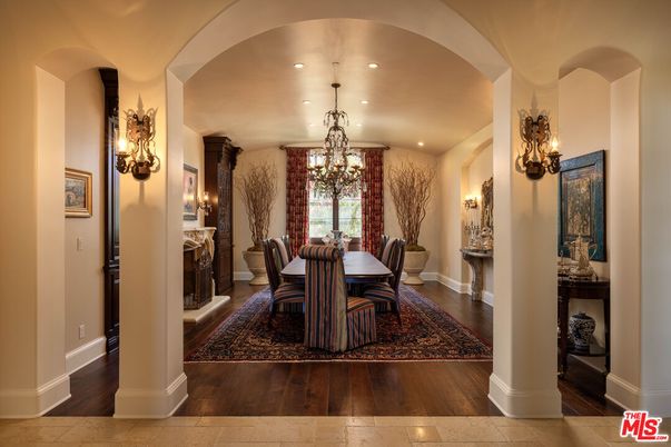 Chandelier, Dining room, Interior, Recessed Lighting, Wood Texture Flooring