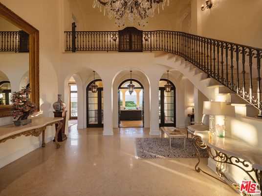 Chandelier, Interior
