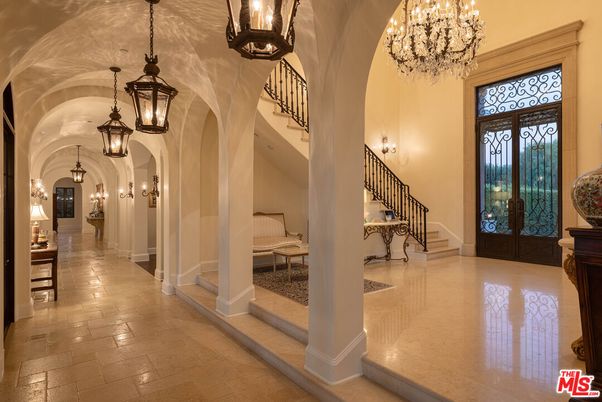 Chandelier, Interior, Pendant Lights