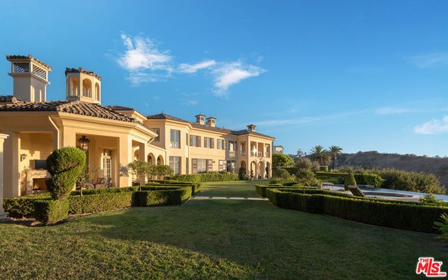 Backyard, Exterior, Facade, Mediterranean