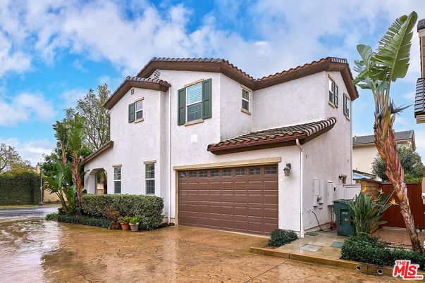 Attached, Exterior, Facade, Spanish Mediterranean