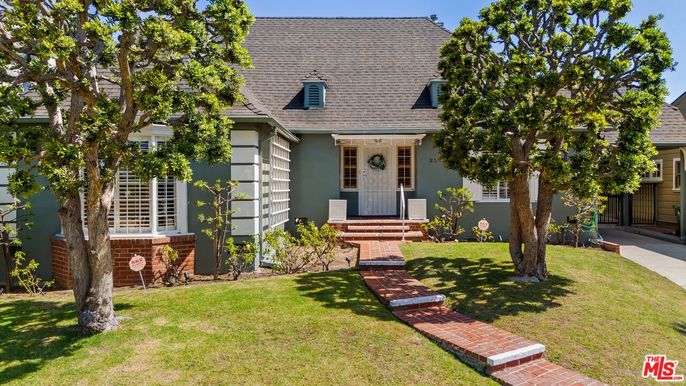Backyard, Exterior, Facade, Cape Cod