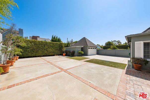 Backyard, Detached Garage, Exterior