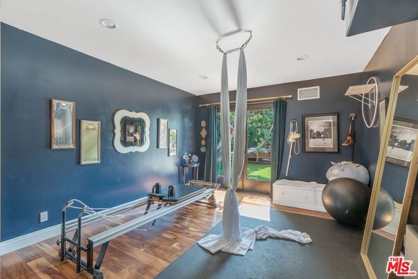 Fitness Equipment, Interior, Recessed Lighting, Wood Texture Flooring