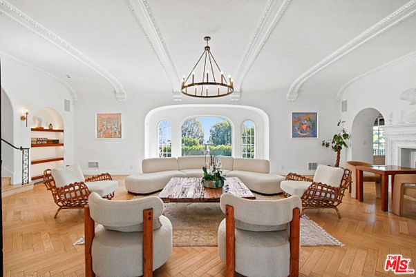 Chandelier, Dining room, Interior, Living room, Wood Texture Flooring