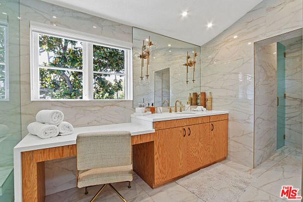 Bathroom, Interior, Marble, Marble Walls, Recessed Lighting