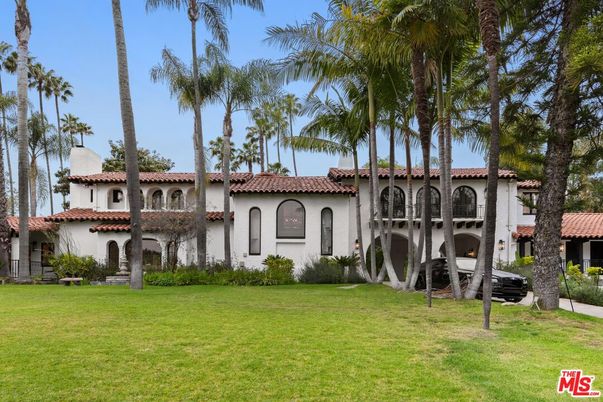 Backyard, Exterior, Facade, Spanish Mediterranean