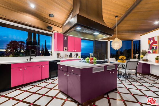 Chandelier, Dining room, Interior, Kitchen, Pendant Lights, Recessed Lighting, Stainless Steel Appliances, Wooden Ceilings