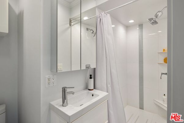 Bathroom, Interior, Recessed Lighting