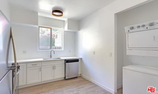 Interior, Kitchen, Washer, Wood Texture Flooring