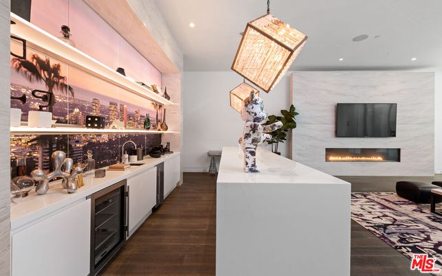 Fireplace, Interior, Kitchen, Pendant Lights, Recessed Lighting, Wood Texture Flooring