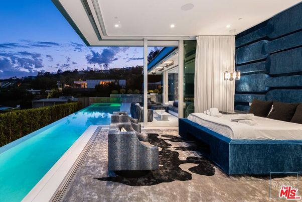 Exterior, Pool, Recessed Lighting