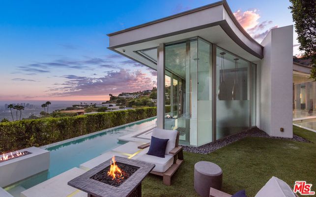 Exterior, Pool, Water
