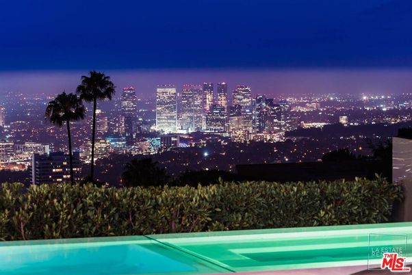 Exterior, Pool, Other, Skyline
