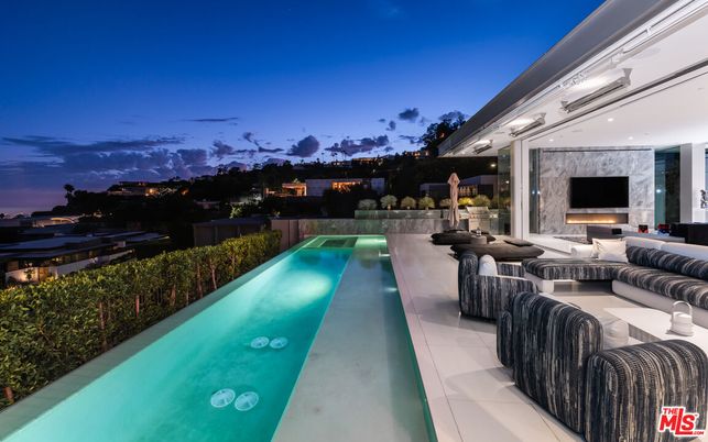 Exterior, Fireplace, Pool