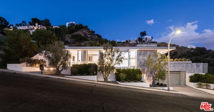 Attached, Exterior, Facade, Modern