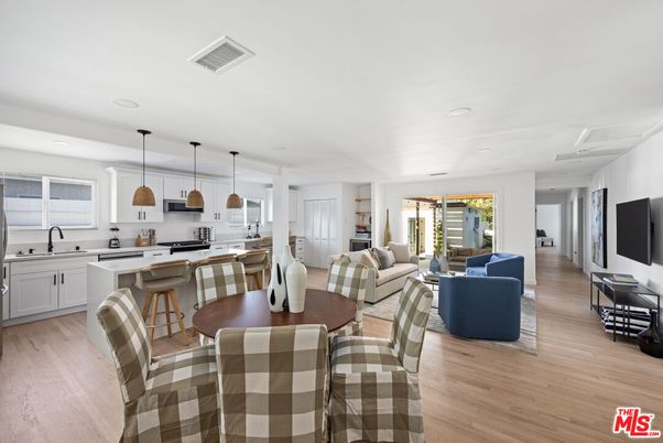 Dining room, Interior, Kitchen, Living room, Pendant Lights, Recessed Lighting, Wood Texture Flooring
